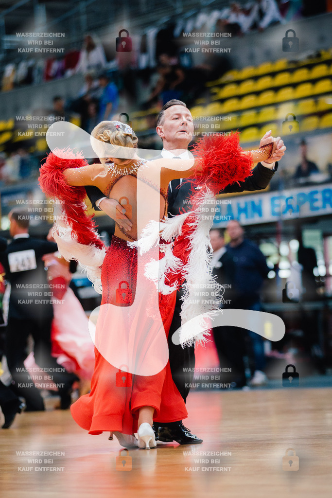 Hessen Tanzt WDSF Open Senior III Standard 3rd (206) Ingo Bauer _ Sandra Fürsattel (TSC Rot-Gold-Casino Nürnberg)-2025-05-17-9828 | Webshop for digital downloads and prints of dance sport, event & show photographer Julian Link - Realisiert mit Pictrs.com
