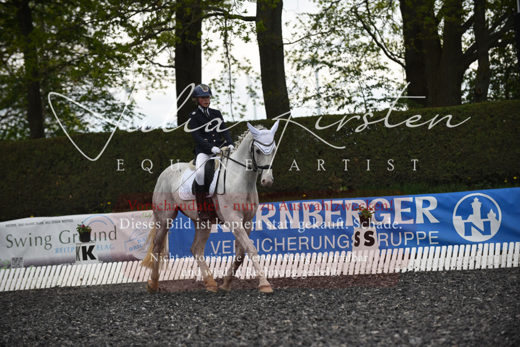 20230513_JK-Röhrsdorf-16-028 | Pferde- und Turnierfotografie in Westsachsen. Pferdeportraits, Auftragszeichnungen und intuitive Kunst.