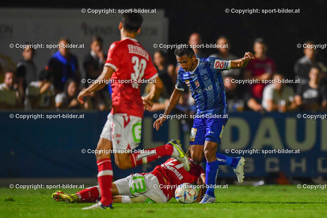 AUT, 2.Liga, FC Blau Weiss Linz vs GAK 1902 | 12.08.2022, Hofmann Arena Linz, AUT, 2.Liga, FC Blau Weiss Linz vs GAK 1902, im Bild Ronivaldo Bernardo Sales (Blau Weiss Linz) vs Benjamin Rosenberger (GAK), Milos Jovicic (GAK)



// Admiral 2. Liga Match between FC Blau Weiss Linz and GAK 1902 in Linz, Austria on 2022/08/12

