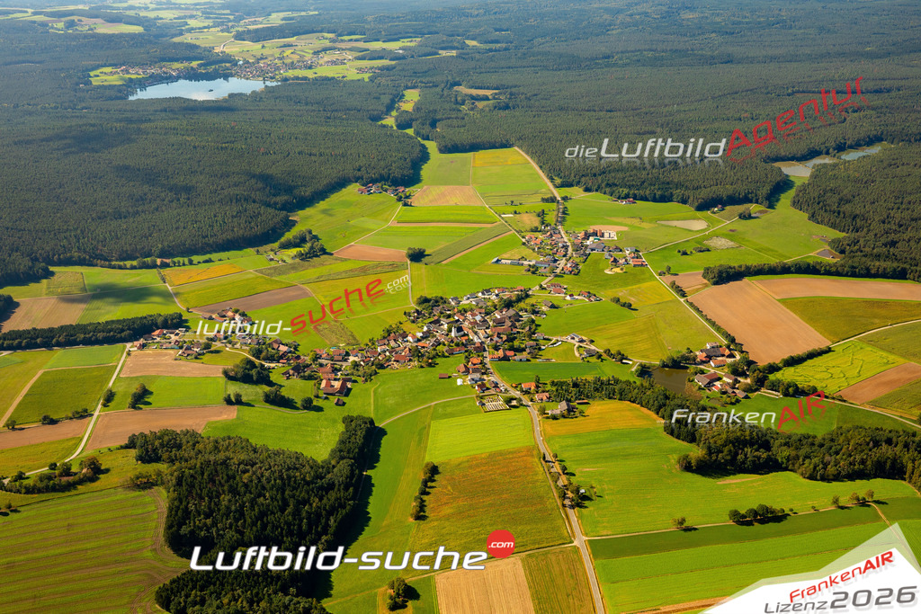 Das Luftbild zeigt : Fronau Roding - Die Luftaufnahme wurde 2023 vom UL-Flugzeug aus erstellt ( keine Drohne ) - Hochauflösende Luftaufnahme - Für grossformatige Ausdrucke geeignet. Die Geschenkidee !Mit Lizenz und Bildrechte bestellbar