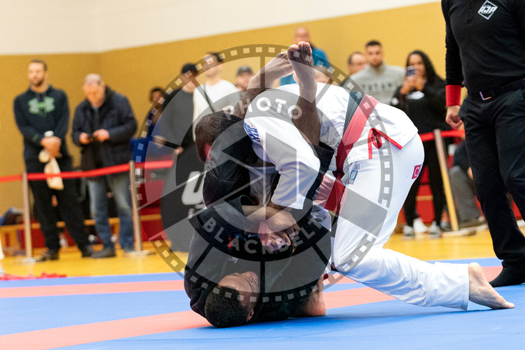20231118PBB10323 | Fighters compete during the AJP Tour 600 Frankfurt Championship in Frankfurt/Main, Germany, on November 18, 2023.