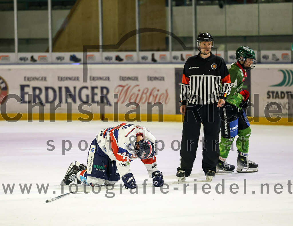 2023-12-17_143_TSV_Erding_gegen_ESC_Kempten | Erding, Deutschland, 17.12.2023:
Eishockey, Bayernliga Vorrunde 2023 / 2024, 18. Spieltag, TSV Erding gegen ESC Kempten, Endergebnis: 5:1

Filip Kokoska (ESC Kempten, #46)

Foto: Christian Riedel / fotografie-riedel.net