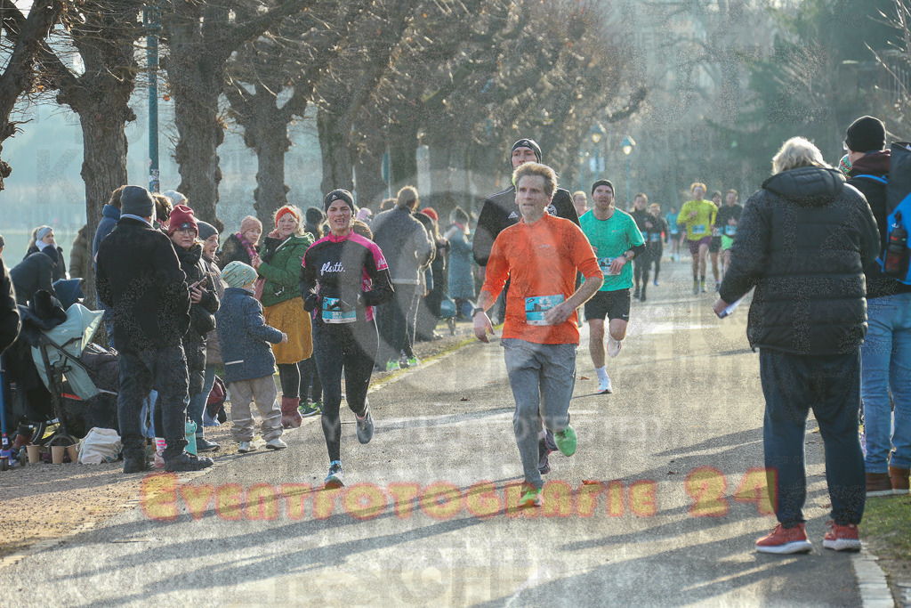 241231_1156_EX1_3029 | Sportfotografie im Rhein-Sieg Kreis, Köln, Bonn, NRW, Rheinland Pfalz, Hessen, etc. Unser Tätigkeitsfeld umfasst den Laufsport vom Volkslauf über den Marathon, Duathlon, Triathon bis zum Ultralauf wie Kölnpfad Ultra oder Schindertrail.