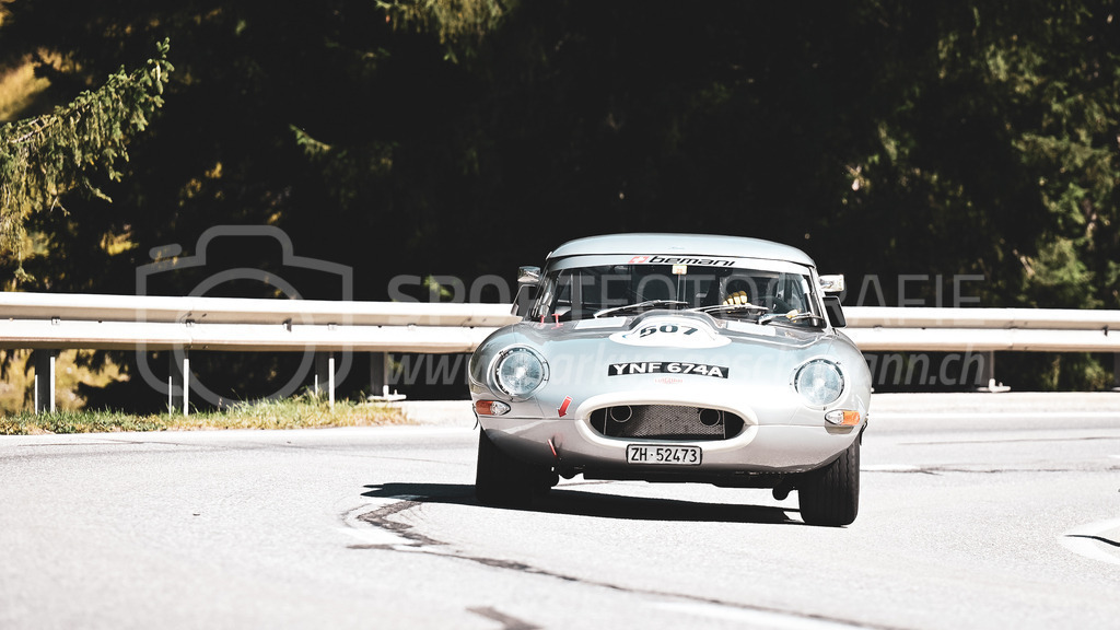 19. Arosa ClassicCar 2023 - 1. September 2023 | 19. Arosa ClassicCar 2023
Arosa, Schweiz
Kern Thomas aus Zumikon mit der Startnummer 507 in einem Jaguar E-type, Jahrgang 1963, in der Klasse Competition.
@arosaclassiccar, @arosa.official, #arosaclassiccar, #arosa, #76curves, #classiccar
Bild: Sportfotografie Markus Aeschimann | www.markus-aeschimann.ch - Realisiert mit Pictrs.com