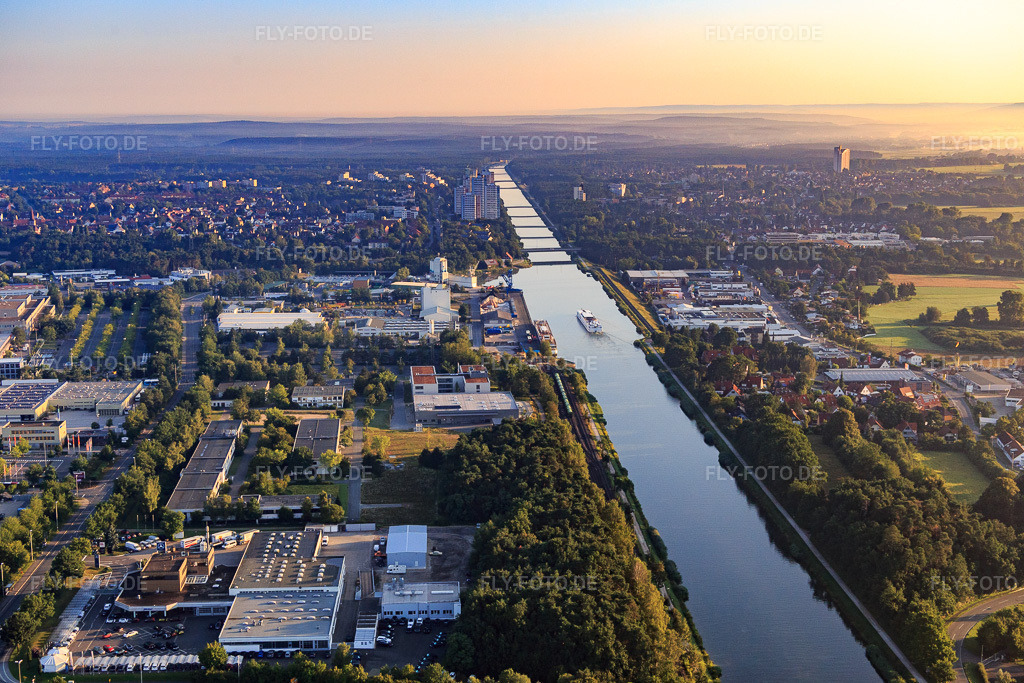 Luftbild: Main-Donau-Kanal im Ortsteil Steinforst in Erlangen im Bundesland Bayern in Deutschland. Foto: IMG_092594.jpg vom 07.08.2016 durch Werner Riehm/FLY-FOTO.de