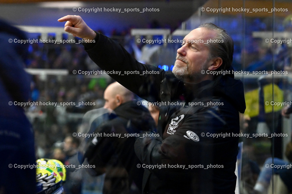 EC IDM Wärmepumpen VSV vs. Hydro Fehervar AV19  | Headcoach EC VSV TUOMIE Tray, EC IDM Wärmepumpen VSV vs. Hydro Fehervar AV19 , EC IDM Wärmepumpen VSV vs. Hydro Fehervar AV19  am 01.01.2025 in Villach (Stadthalle Villach), Austria, (Photo by Bernd Stefan)