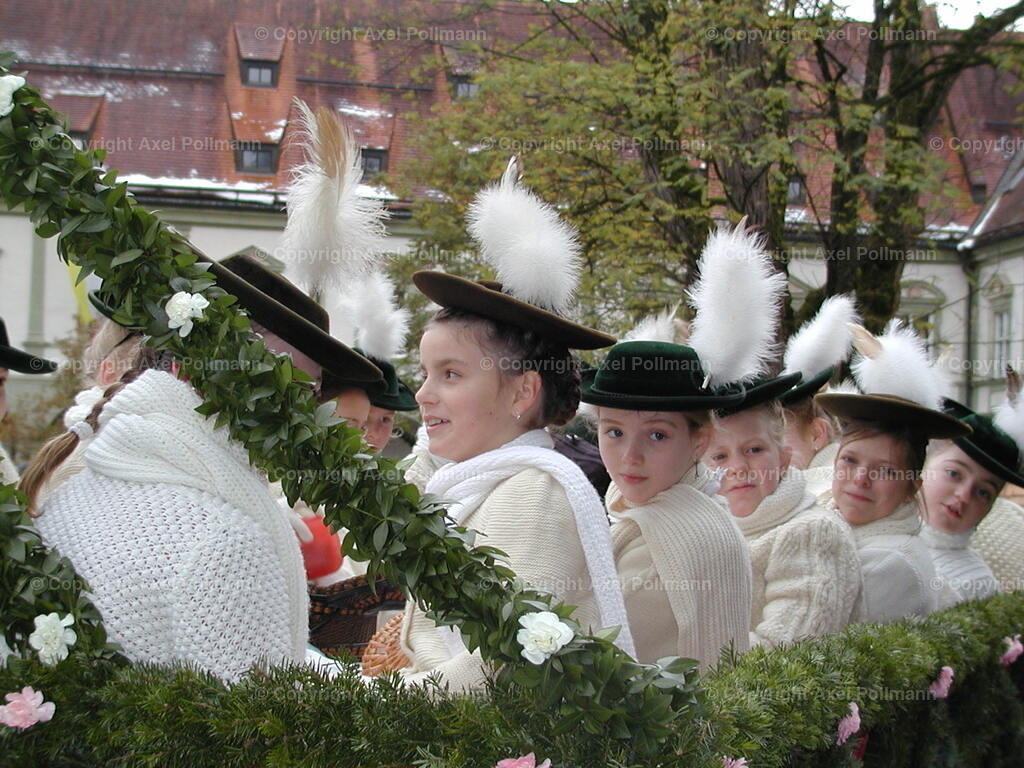 PB050001 | fotografiert von Axel PollmannLeonhardi Wallfahrt Benediktbeuern und Murnau, Fronleichnam, Fasching, Landschaft im Loisachtal und Benediktbeuern  - Realisiert mit Pictrs.com