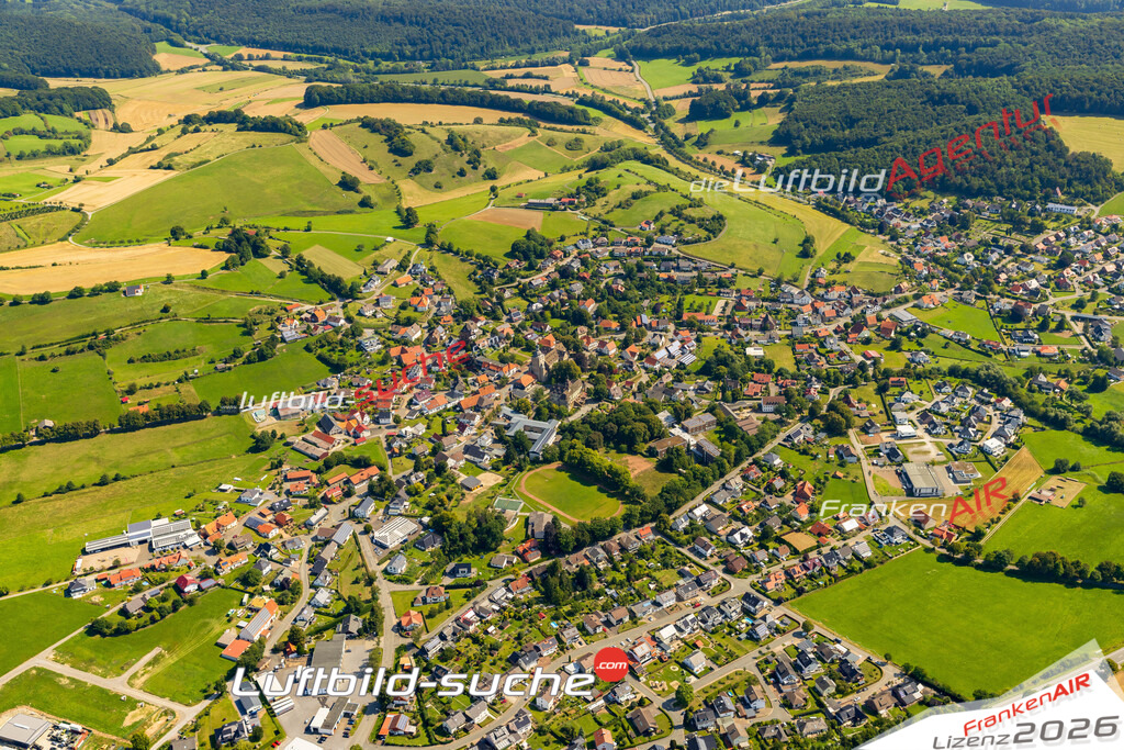 Klassische Luftaufnahme ohne Drohne zeigt:Neuenheerse bei Bad Driburg - Die Luftbildaufnahme wurde 2025 vom UL-Flugzeug heraus erstellt ( keine Drohnenaufnahme ) - Hochauflösende Luftaufnahme -Nicht vergleichbar mit Google Maps oder Satelittenbilder- Die Geschenkidee !Mit Lizenz und Bildrechte bestellbar