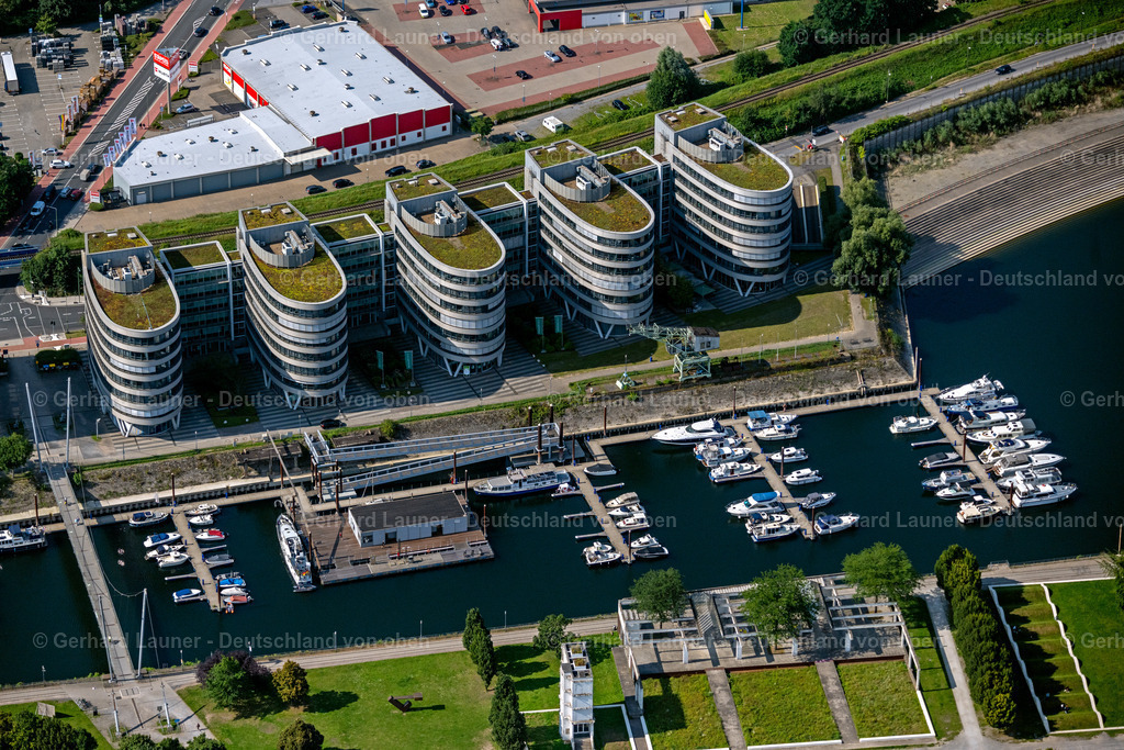 4049801 | Five Boats und Hitachi Power Office, Innenhafen Duisburg