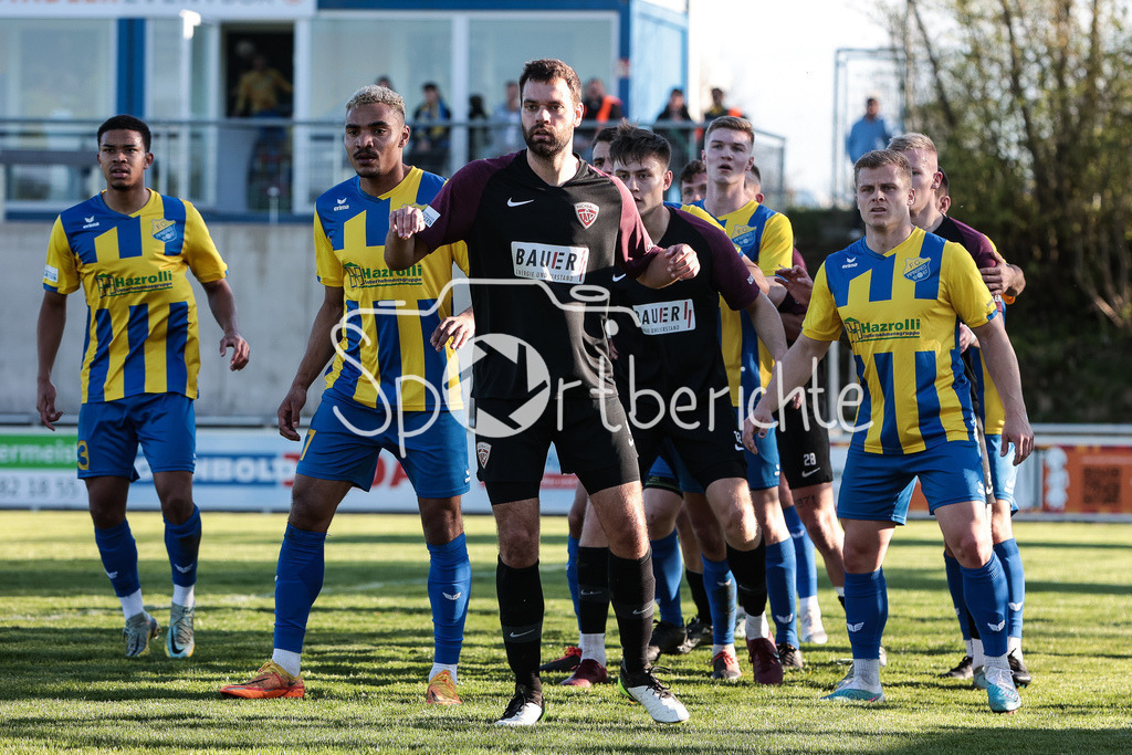 FC Pipinsried - TSV Buchbach | Die Mannschaften erwarten in dieser Szene einen Eckball des TSV Buchbach