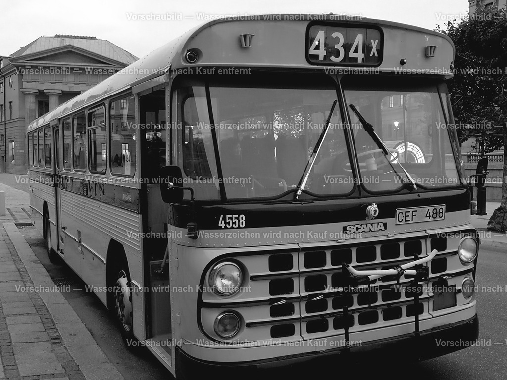 Oldtimer Bus in Stockholm | online Fotogalerie mit schwarz-weiß Fotografien und Shop für zeitlose  Poster und Leinwände in stilvollem schwarz weiß  - Realisiert mit Pictrs.com