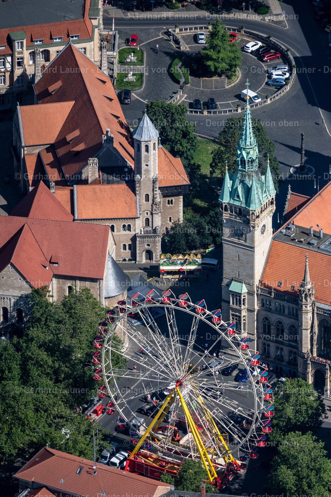 4035289 | BRAUNSCHWEIG 31.07.2020 Riesenrad am Platz der Deutschen Einheit in Braunschweig im Bundesland Niedersachsen, Deutschland. Weiterführende Informationen bei: Braunschweig Stadtmarketing GmbH. // Ferris wheel in Brunswick in the state Lower Saxony, Germany. Further information at: Braunschweig Stadtmarketing GmbH. Foto: Gerhard Launer