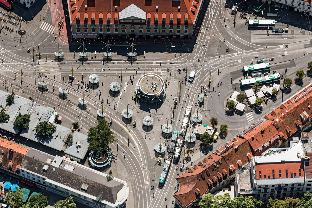dr__0012146.jpg | GRAZ 20.07.2018 Platz- Ensemble Jakominiplatz(Mitte) im Innenstadt- Zentrum in Graz in Steiermark, Österreich. // Ensemble space Jakominiplatz(Mitte) in the inner city center in Graz in Steiermark, Austria. Foto: Daniel Reiter