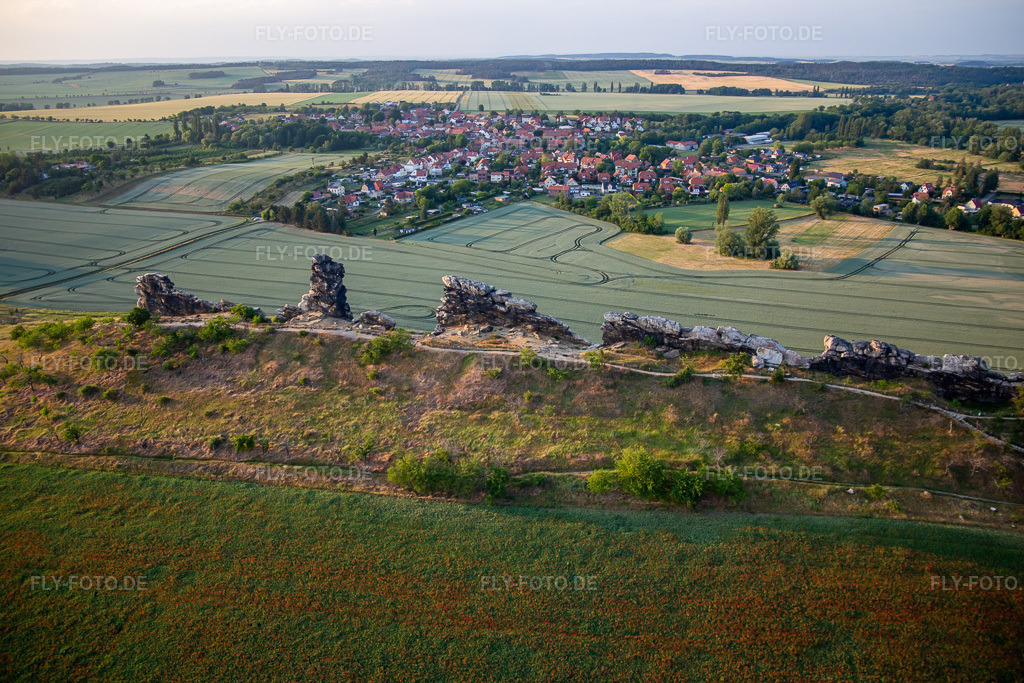 Luftbild: Teufelsmauer Mittelsteine von Südosten im Ortsteil Weddersleben in Thale im Bundesland Sachsen-Anhalt in Deutschland. Foto: IMG_136534.jpg vom 17.06.2023 durch Werner Riehm/FLY-FOTO.de
