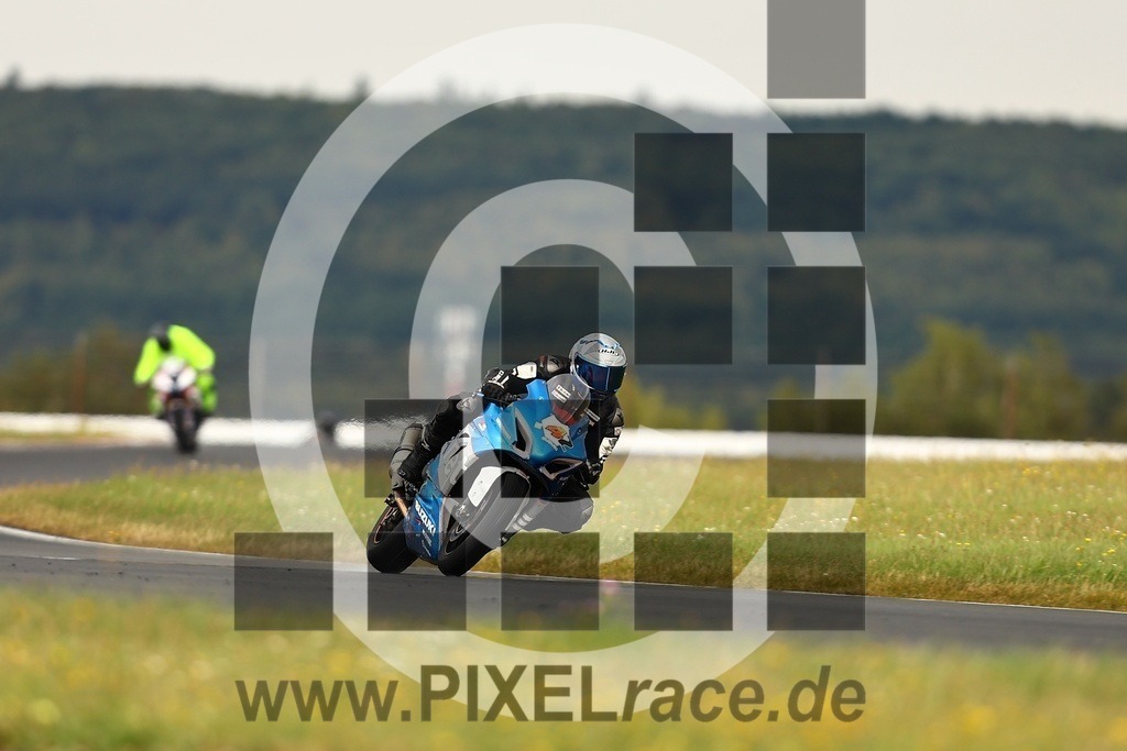 0042-20250823_07302 | Schöne Erinnerungen an spannende Momente - das festzuhalten ist unser Job. PIXELrace.de ist seit 2003 auf den Rennstrecken Europas unterwegs um die Action draußen beim Fahren und die wunderbare Stimmung imm Fahrerlager für euch einzufangen.