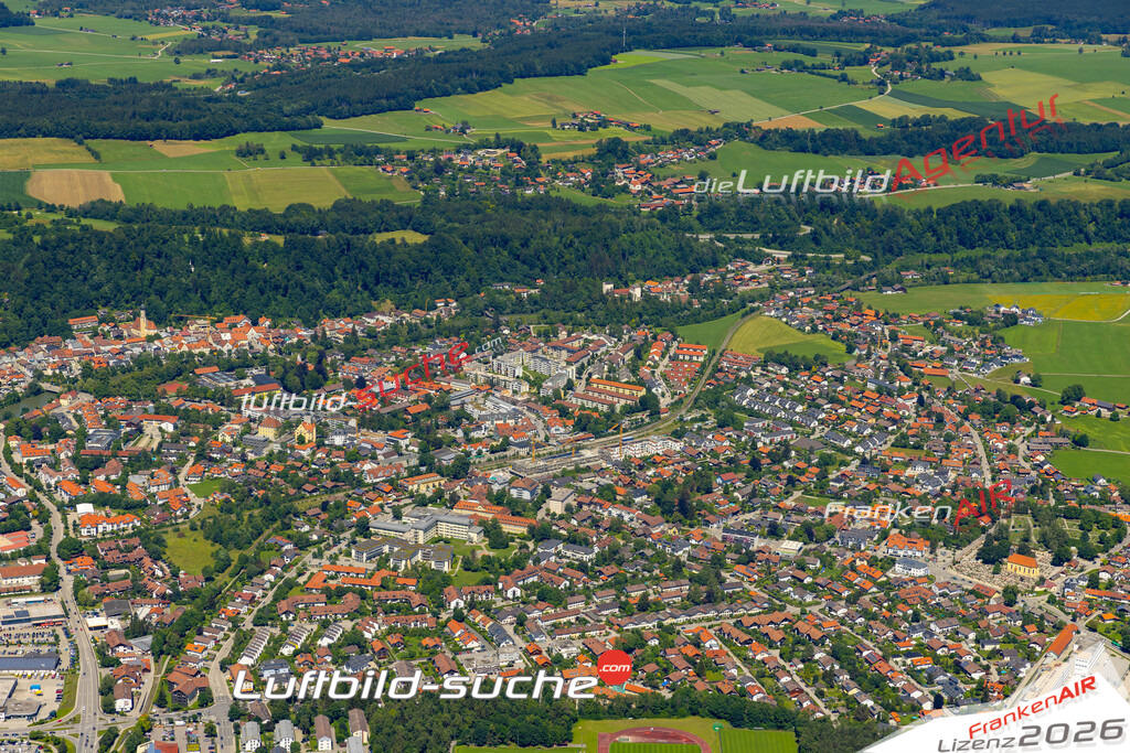 Das Luftbild der Stadt Wolfratshausen wurde 2022 vom Flugzeug heraus erstellt (keine Drohnen-Aufnahmen) Aufnahmehöhe ca.450 Meter- hohe Bildauflösung und Druck-Qualität. Garantiert!