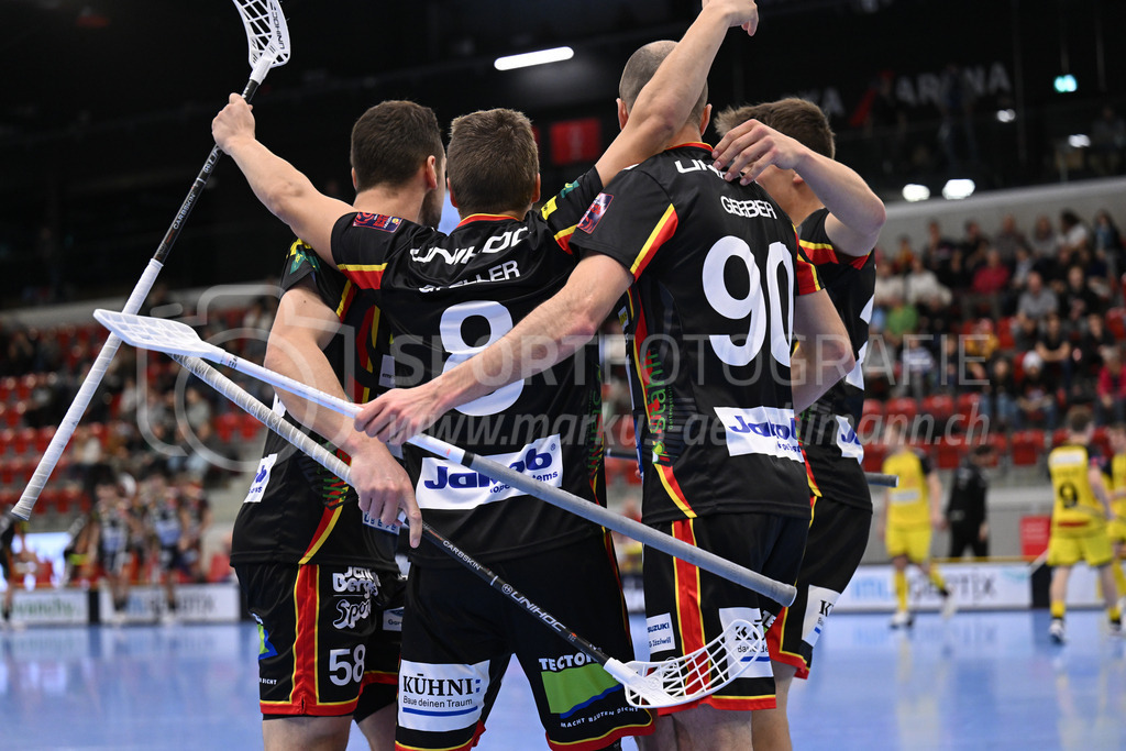 HC Rychenberg vs Tigers Langnau - 11. Dezember 2022 | HC Rychenberg vs Tigers Langnau
AXA Arena, Winterthur
Thomas Gfeller (#8 Tigers Langnau) erzielt das 0:1.
Bild: Sportfotografie Markus Aeschimann | www.markus-aeschimann.ch - Realisiert mit Pictrs.com