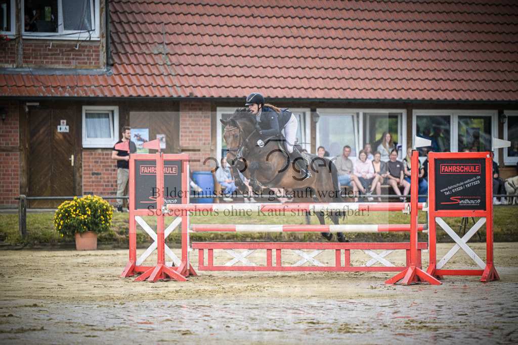 DOS_1541 | Entdecke hochwertige Reitturnierfotos von Foto Oger. Professionell, emotional und authentisch – jetzt Lieblingsmomente im Shop bestellen.Deutschlandweite Turnierfotografie. - Realisiert mit Pictrs.com