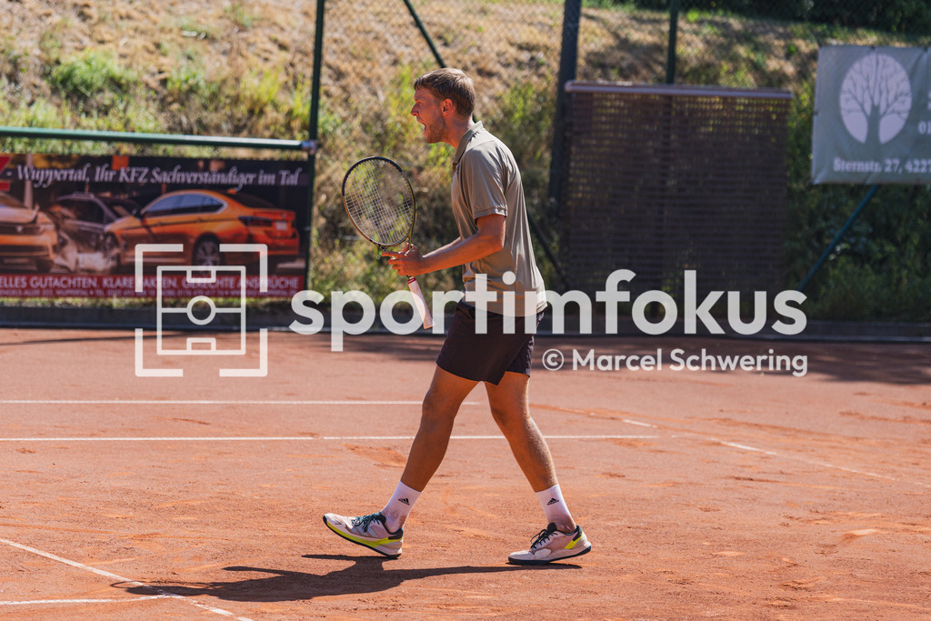 Wuppertaler Tennis-Stadtmeisterschaften | Jonas Poswiat (Solinger TC 1902) beim Jubel. Herren-Finale der Wuppertaler Tennis-Stadtmeisterschaften, Wuppertal, 09.08.2026. - Realisiert mit Pictrs.com