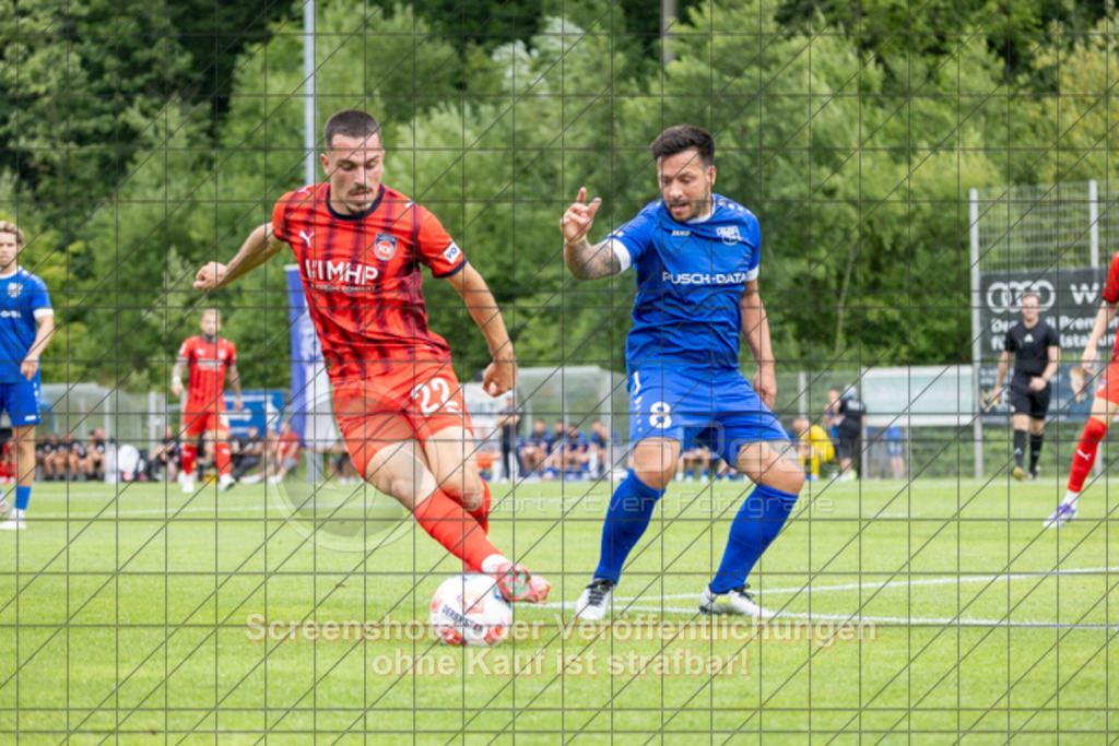 20250706_160854_1396 | #,TSG Salach (blau) vs. 1.FC Heidenheim (rot), Fußball, Freundschaftsspiel - WfV, Saison 2025/2026, Rasensportplatz, Staufenecker Str. 41, 73084 Salach, 06.07.2025 - 15:30 Uhr,Foto: PhotoPeet-Sportfotografie/Peter Harich