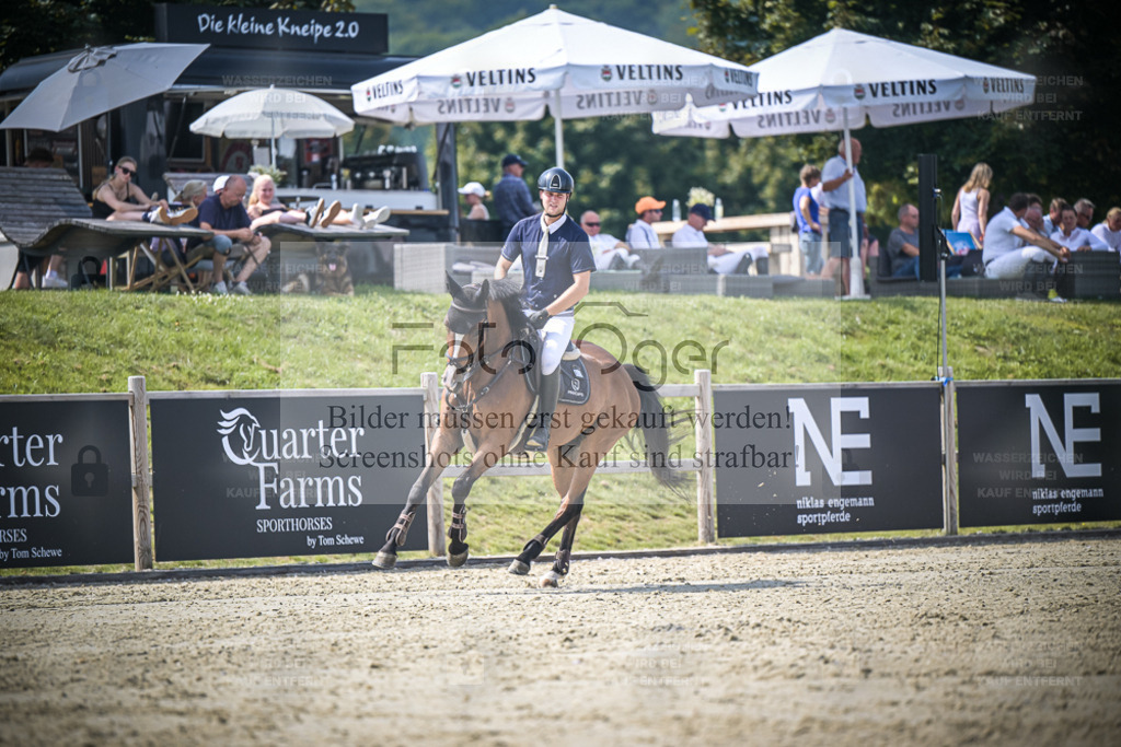 DOS_0380 | Entdecke hochwertige Reitturnierfotos von Foto Oger. Professionell, emotional und authentisch – jetzt Lieblingsmomente im Shop bestellen. - Realisiert mit Pictrs.com