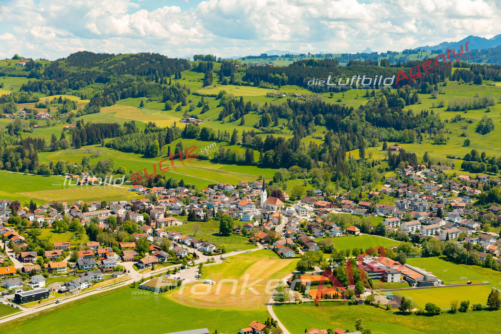 sulzberg-luftbild-suche-835-jahr-2024 | Das Luftbild zeigt :  Sulzberg - Die Luftaufnahme wurde 2024 vom UL-Flugzeug aus erstellt ( keine Drohne ) - Hochauflösende Luftaufnahme - Für grossformatige Ausdrucke geeignet. Die Geschenkidee !Mit Lizenz und Bildrechte bestellbar