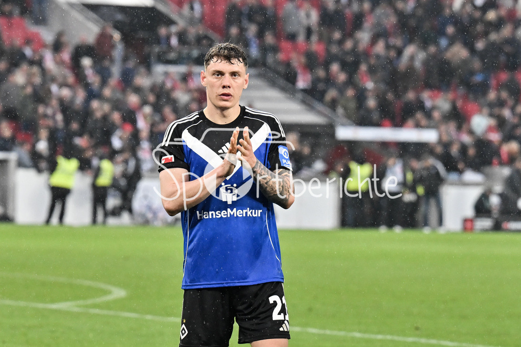 VfB Stuttgart - Hamburger SV | STUTTGART, GERMANY - 12. APRIL: the HSV Team thanks the fans who travelled with them after the Bundesliga Match between VfB Stuttgart vs. Hamburger SV on Matchday 29 at MHP Arena / DFL REGULATIONS PROHIBIT ANY USE OF PHOTOGRAPHS AS IMAGE SEQUENCES AND/OR QUASI-VIDEO / Nicolai REMBERG (Hamburger SV 21)