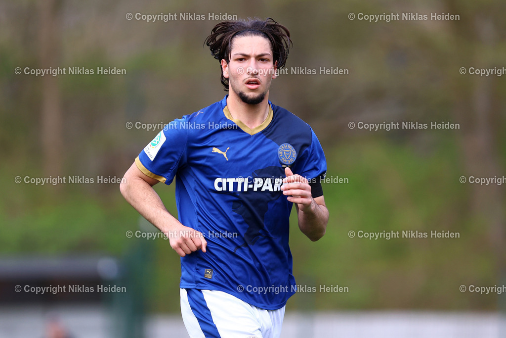 NH_HolsteinKielU19_1FCHeidenheimU19_DFBNachwuchsliga_18042026 | #20 Emin Torunogullari (Holstein Kiel U19)Fußball I Herren I U19 DFB-Nachwuchsliga Hauptrunde Liga A, Gruppe B I Saison 2025-2026 I 9. Spieltag I Holstein Kiel U19 - 1. FC Heidenheim U19 I 18.04..2026 I Citti-Fußball-Park