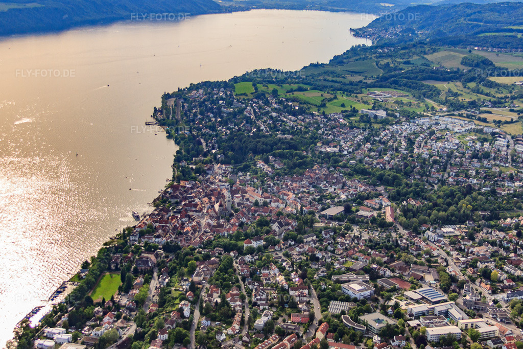 Luftbild: Stadt am Bodenseeufer von Südosten in Überlingen im Bundesland Baden-Württemberg in Deutschland. Foto: IMG_57526.jpg vom 08.06.2013 durch Werner Riehm/FLY-FOTO.de
