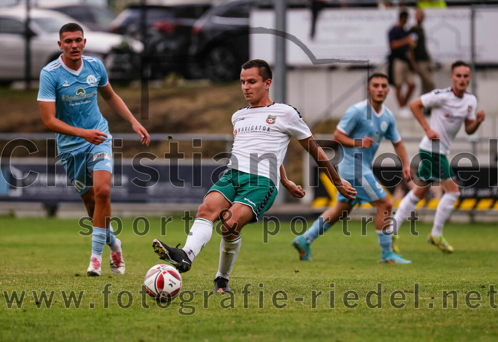 2023-07-28_093_FC_Schwaig_gegen_TSV_1860_Rosenheim | Oberding, Deutschland, 28.07.2023:
Fußball, Landesliga Südost 2023 / 2024, 3. Spieltag, FC Schwaig gegen TSV 1860 Rosenheim, Endergebnis: 1:1

Karlo Jolić (TSV 1860 Rosenheim, #35), Vincent Sommer (FC Schwaig, #10)

Foto: Christian Riedel / fotografie-riedel.net