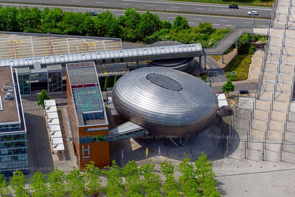 4030735 | HANNOVER 02.06.2020 Gebäudekomplex " Planet M " der Hochschule Hannover an der Straße Expo Plaza im Ortsteil Mittelfeld in Hannover im Bundesland Niedersachsen, Deutschland. Weiterführende Informationen bei: AMT Ingenieurgesellschaft mbH,  Architekturbüro Triade Partnerschaftsgesellschaft Architekten Heuing und Profe-Bracht mbB,  Bertelsmann SE &amp; Co. KGaA,  Deutsche Messe,  Eike Becker_Architekten Gesellschaft von Architekten mbH,  Hochschule Hannover. // Building complex " Planet M " of the Hannover University of Applied Sciences on the street Expo Plaza in the district Mittelfeld in Hannover in the state Lower Saxony, Germany. Further information at: AMT Ingenieurgesellschaft mbH,  Architekturbuero Triade Partnerschaftsgesellschaft Architekten Heuing und Profe-Bracht mbB,  Bertelsmann SE &amp; Co. KGaA,  Deutsche Messe,  Eike Becker_Architekten Gesellschaft von Architekten mbH,  Hochschule Hannover. Foto: Gerhard Launer