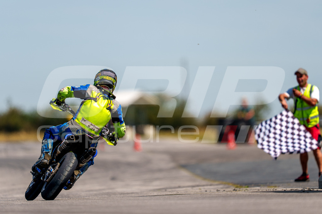 SuperMoto_Staatsmeisterschaft_Fuglau-natural-808 | GRIPcapture steht für authentische Sportfotografie in Österreich – für Momente, die mehr sind als Geschwindigkeit oder Ergebnis. Es geht um Emotion, Spannung, Fokus und den Augenblick, der oft nur einen Wimpernschlag dauert.Ob Motorsport, Teamsport oder 