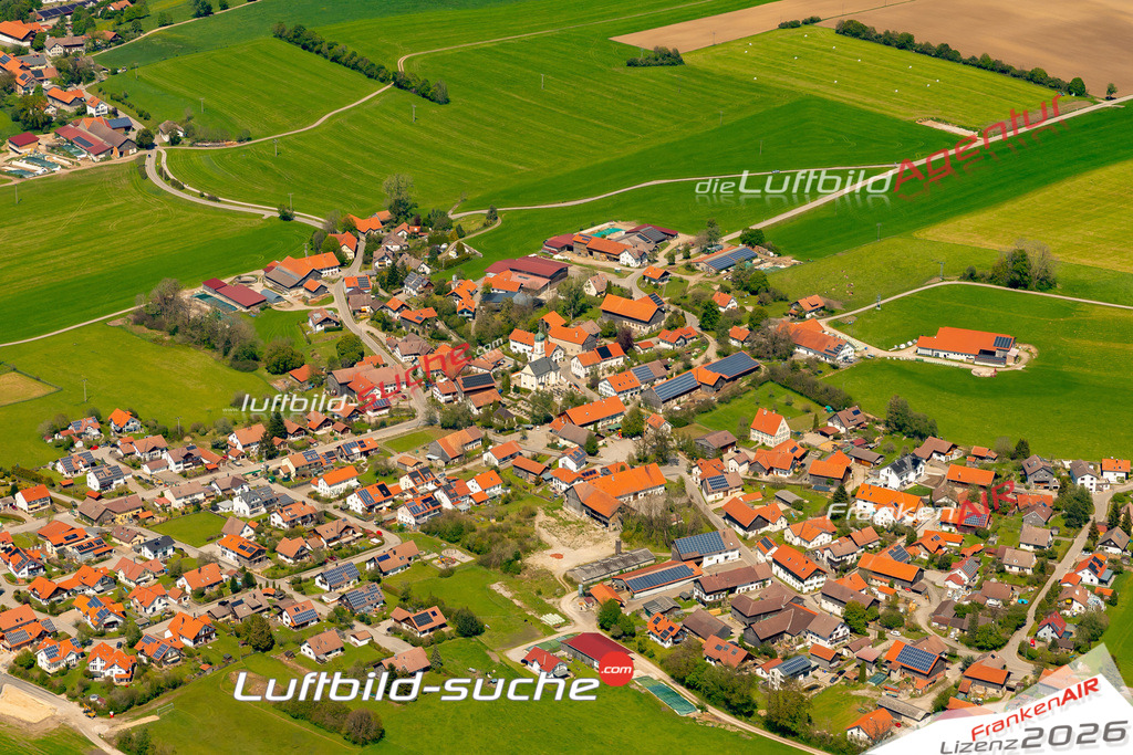 Das Luftbild zeigt : Frankenried Mauerstetten - Die Luftaufnahme wurde 2024 vom UL-Flugzeug aus erstellt ( keine Drohne ) - Hochauflösende Luftaufnahme - Für grossformatige Ausdrucke geeignet. Die Geschenkidee !Mit Lizenz und Bildrechte bestellbar