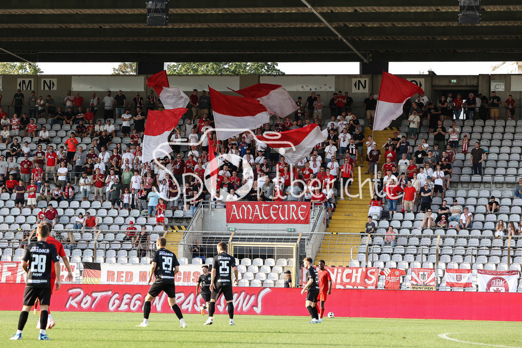 FC Bayern Amateure - SpVgg Ansbach | Die Fans der kleinen Bayern unterstuetzen Ihr Team beim ersten Heimspiel