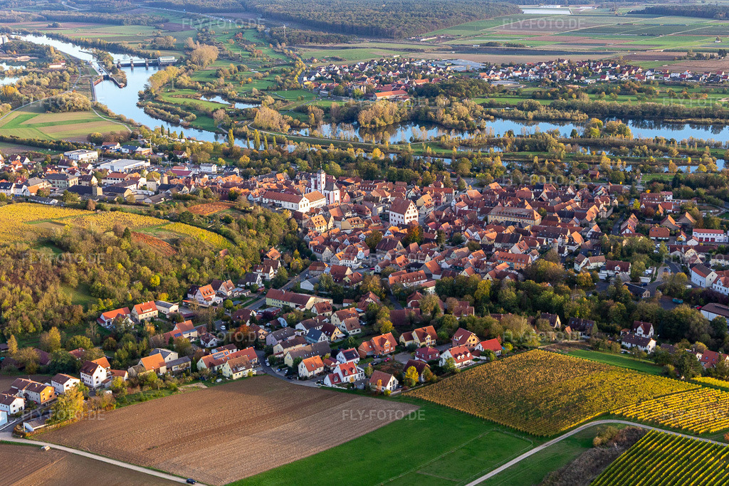 Luftbild: Altstadt am Main von Norden in Dettelbach im Bundesland Bayern in Deutschland. Foto: IMG_119702.jpg vom 26.10.2019 durch Werner Riehm/FLY-FOTO.de