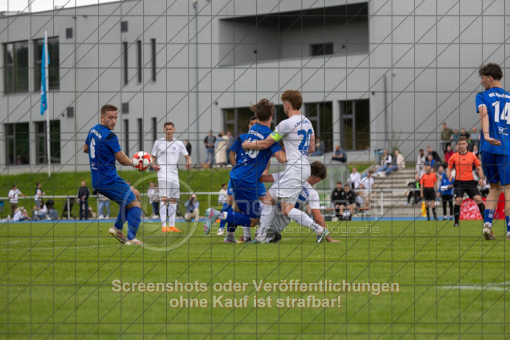 20250529_173952_0150 | #,  VfL Kirchheim (blau) vs. 1.FC Eislingen (weiß), Fußball, Bezirkspokal Finale - Bezirk Neckar/Fils, 2024/2025, Rasenplatz VfL Stadion Kirchheim, Jesinger Straße 105, 73230 Kirchheim, 29.05.2025 - 16:30 Uhr,Foto: PhotoPeet-Sportfotografie/Peter Harich
