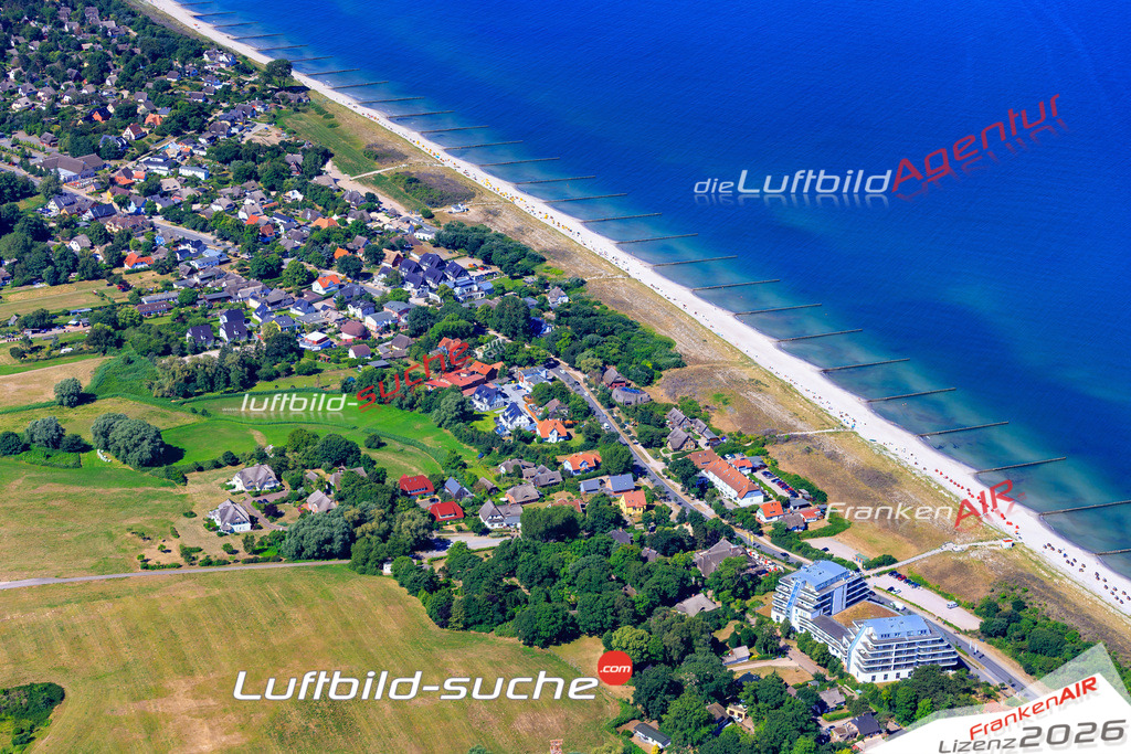 Die Luftbildaufnahme Ostseebad - Ahrenshoop wurde 2018 mittels Flugzeug (keine Drohne) erstellt. Perfekte Schärfe und Druck- Auflösung- Garantiert!