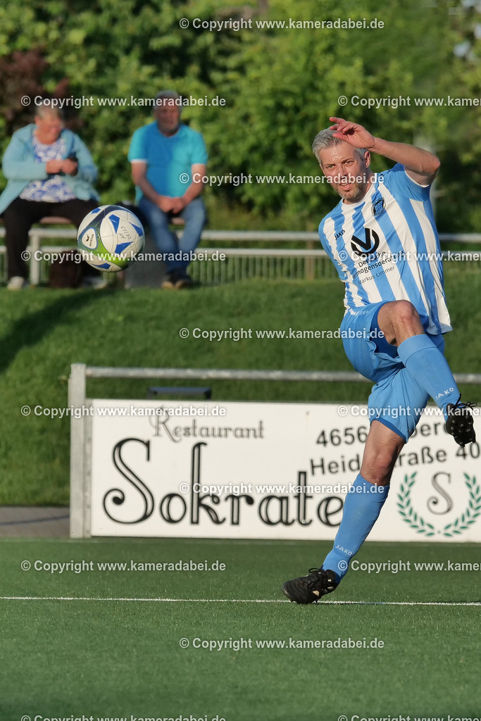 Fußball Kreispokal 25/26 Ü 32 : Spiel um Platz 3 : SV 08/29 Friedrichsfeld - SV Ringenberg AH  2 : 1 | Fußball Kreispokal 25/26 Ü 32 : Spiel um Platz 3 : SV 08/29 Friedrichsfeld - SV Ringenberg AH  2 : 1Spielort : Voerde Friedrichsfeld - Realisiert mit Pictrs.com