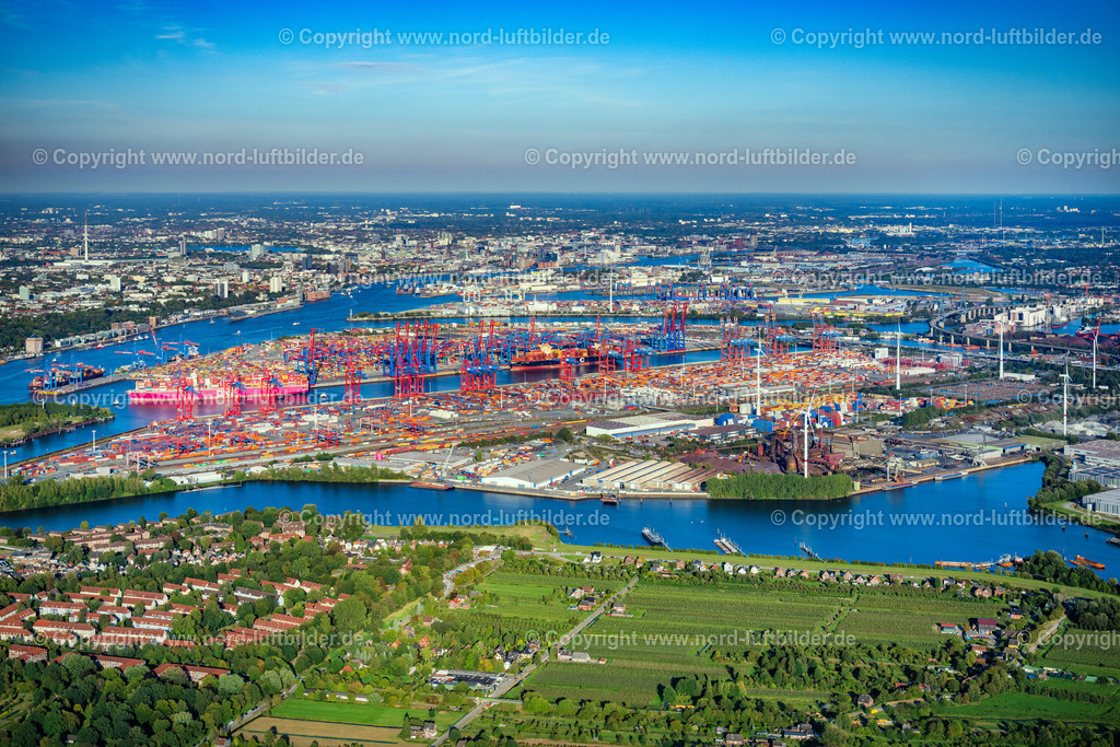 Hamburg_Waltershof_Eurogate_Burchardkai_Tollerort_ELS_3298190925 | HAMBURG 19.09.2025 Hafenanlagen am Ufer des Hafenbeckens Burchardkai der Eurogate im Ortsteil Waltershof in Hamburg, Deutschland. Weiterführende Informationen bei: EUROGATE GmbH & Co. KGaA, KG. // Port facilities on the shores of the harbor of Burchardkai of Eurogate in the district Waltershof in Hamburg, Germany. Further information at: EUROGATE GmbH & Co. KGaA, KG. Foto: Martin Elsen