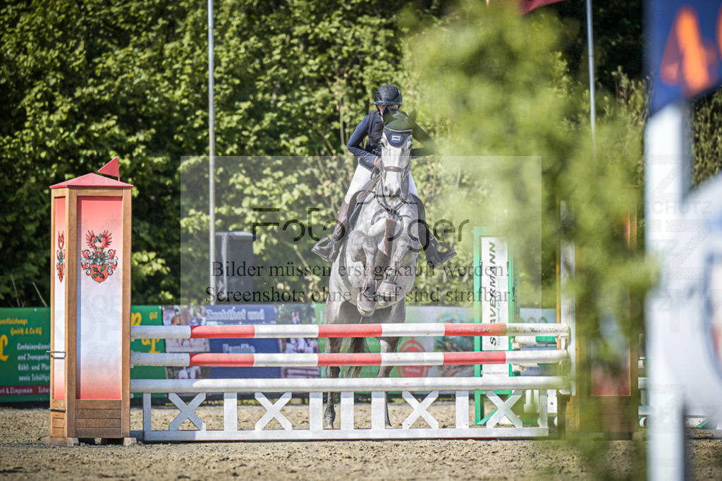 DOS_8922 | Entdecke hochwertige Reitturnierfotos von Foto Oger. Professionell, emotional und authentisch – jetzt Lieblingsmomente im Shop bestellen.Deutschlandweite Turnierfotografie. - Realisiert mit Pictrs.com