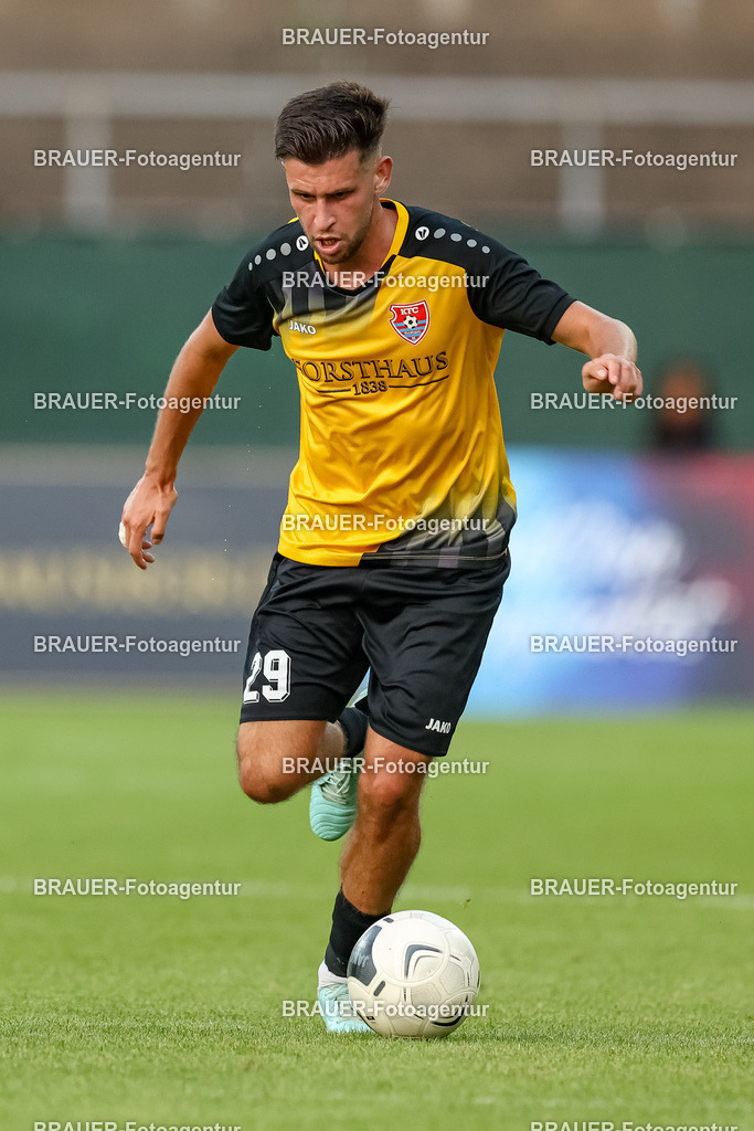 SB_KFCBAU_20250815_4403.JPG -  - KFC Uerdingen - SF Baumberg - Oberliga Niederrhein | Krefeld, Deutschland, 15.08.25: Mohammed Yasin Benslaiman Benktib (KFC Uerdingen) in Aktion, am Ball, Einzelaktion während des Oberliga Niederrhein Spiels zwischen KFC Uerdingen - SF Baumberg in der Grotenburg Stadion am 15. August 2025 in Krefeld, Deutschland. (Foto von Stefan Brauer/Brauer-Fotoagentur)