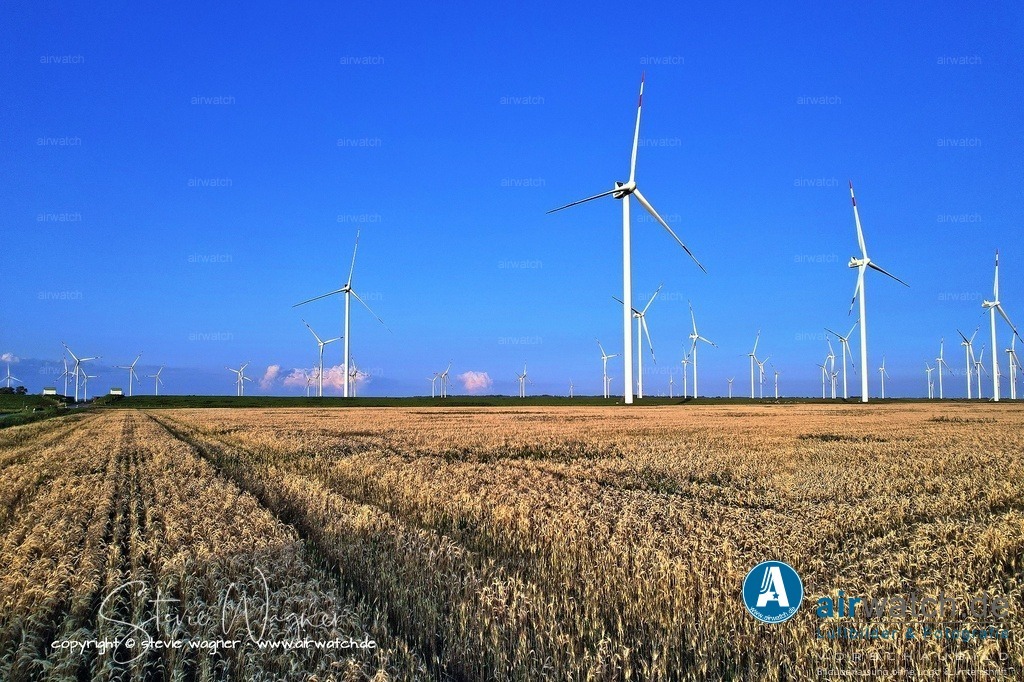 Windpark Gemeinde Reussenkoege in Nordfriesland - Luftbild | Entdecken Sie atemberaubende Luftbilder und Fotografien auf airwatch.de - Tauchen Sie ein in eine Welt voller faszinierender Aufnahmen aus der Vogelperspektive.