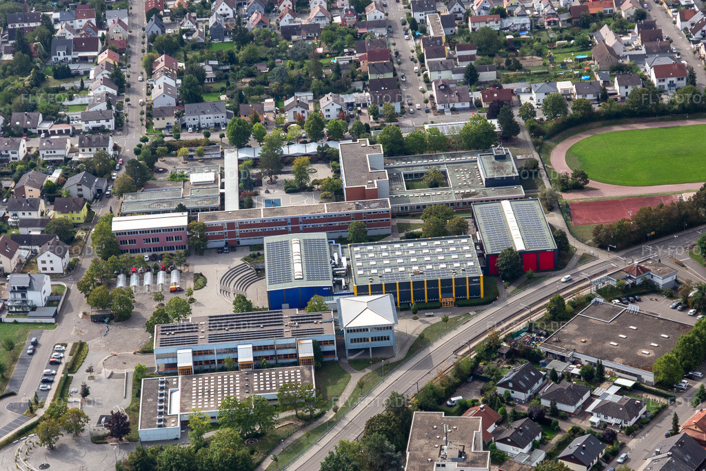 Luftbild: Grund-und Werkrealschule Linkenheim und AWO-Ortsverein Linkenheim-Hochstetten im Ortsteil Linkenheim in Linkenheim-Hochstetten im Bundesland Baden-Württemberg in Deutschland. Foto: IMG_122888.jpg vom 11.09.2020 durch Werner Riehm/FLY-FOTO.de