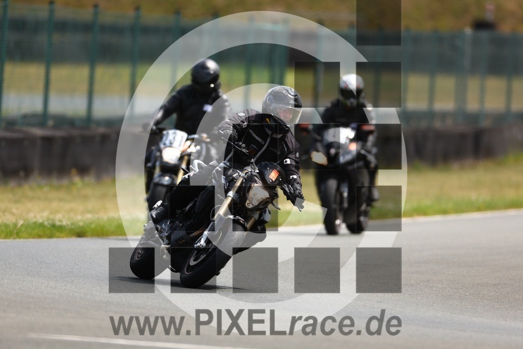 0243-20250616_02184 | Schöne Erinnerungen an spannende Momente - das festzuhalten ist unser Job. PIXELrace.de ist seit 2003 auf den Rennstrecken Europas unterwegs um die Action draußen beim Fahren und die wunderbare Stimmung imm Fahrerlager für euch einzufangen.