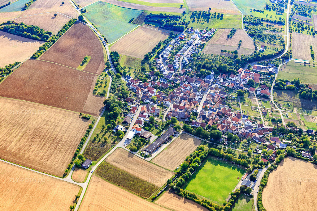 Luftbild: Dorfansicht aus Osten im Ortsteil Heckfeld in Lauda-Königshofen im Bundesland Baden-Württemberg in Deutschland. Foto: IMG_111405.jpg vom 09.09.2018 durch Werner Riehm/FLY-FOTO.de