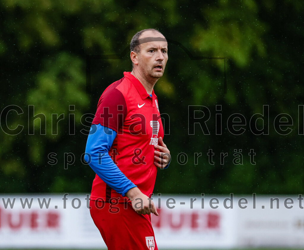 2023-08-27_028_TSV_Steinhoering_gegen_FC_Ebersberg | Steinhöring, Deutschland, 27.08.2023:
Fußball, Kreisklasse 2023 / 2024, 2. Spieltag, TSV Steinhöring gegen FC Ebersberg, Endergebnis: 2:0

Dalibor Matanic (FC Ebersberg, #13)

Foto: Christian Riedel / fotografie-riedel.net