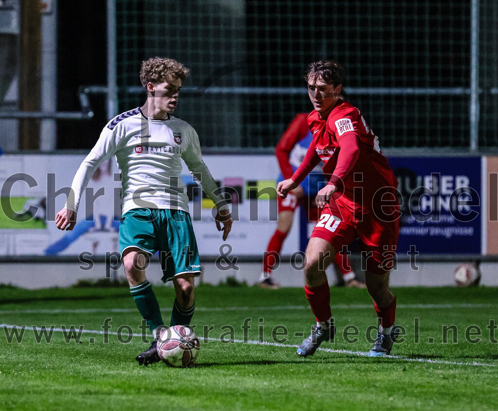 2024-03-28_078_FC_Schwaig_gegen_VfB_Forstinning | Oberding, Deutschland, 28.03.2024:
Fußball, Landesliga Südost 2023 / 2024, 27. Spieltag, FC Schwaig gegen VfB Forstinning, Endergebnis: 2:1

Joshua Steindorf (FC Schwaig, #33), Marco Rastel (VfB Forstinning, #20)

Foto: Christian Riedel / fotografie-riedel.net
