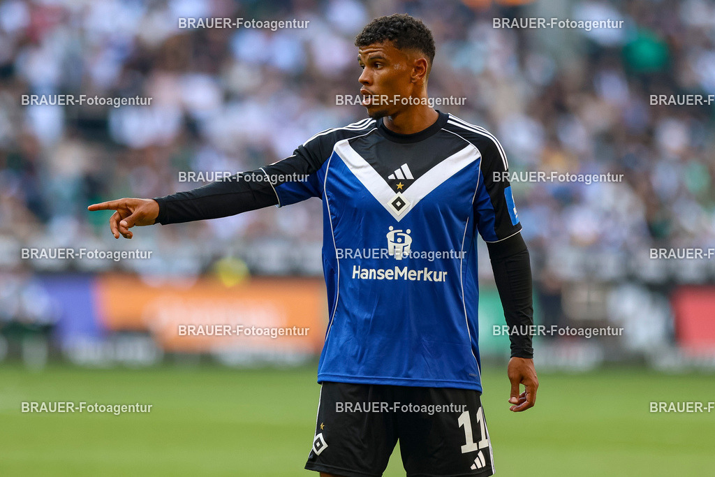 Borussia Mönchengladbach vs Hamburger SV - Bundesliga  | Mönchengladbach, Deutschland, 24.08.25:   Ransford Königsdörffer (Hamburger SV) gestikuliert, Gestik waehrend des Spiels der Bundesliga zwischen Borussia Mönchengladbach vs Hamburger SV im Stadion im Borussia Park(Foto von Brauer-Fotoagentur / Adrian Schlueter)