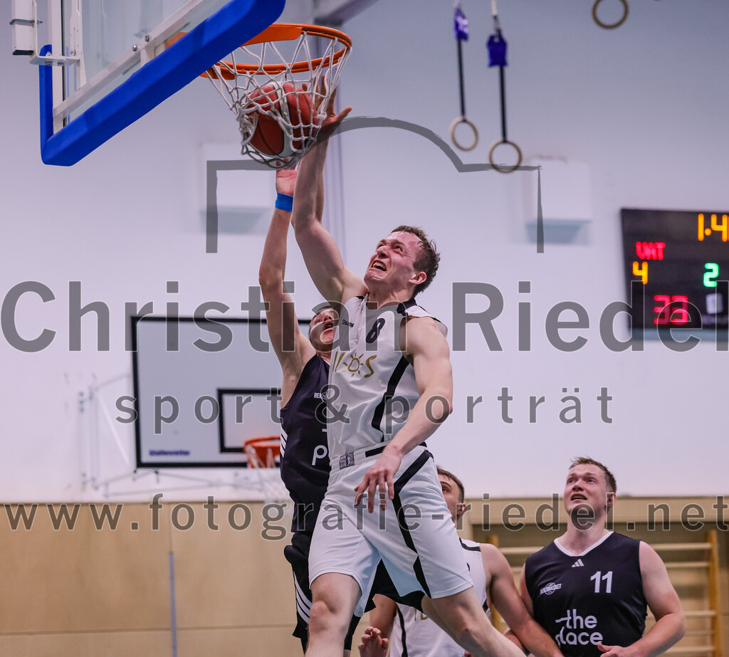 2026-01-31_021_TSV_Vaterstetten_gegen_TS_Herzogenaurach | Vaterstetten, Deutschland, 31.01.2026:Basketball, 2. Regionalliga Süd 2025 / 2026, 14. Spieltag, TSV Vaterstetten gegen TS Herzogenaurach, Endergebnis: 71:70Tom Hedden (TSV Vaterstetten, #8)Foto: Christian Riedel / fotografie-riedel.net