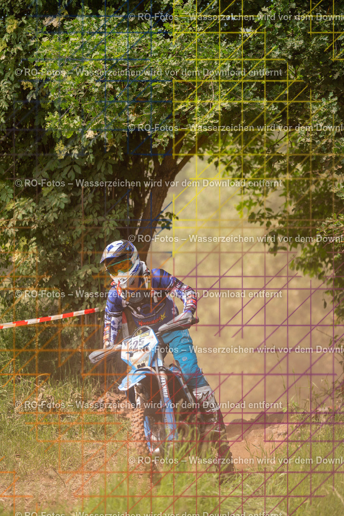 Wolfshausen 3 Lauf -241 | Sportfotografie von RO-Fotos: Motorsport, Motocross, Enduro, Laufveranstaltungen und Triathlon. Professionelle Fotos von Sportlern und Events. - Realisiert mit Pictrs.com